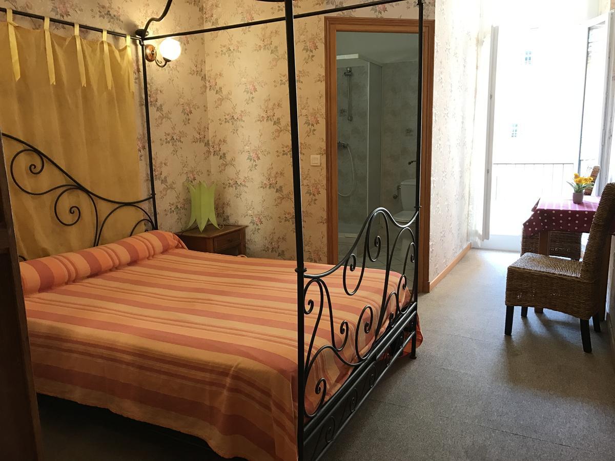Hotel Au Picardy Nice Bagian luar foto