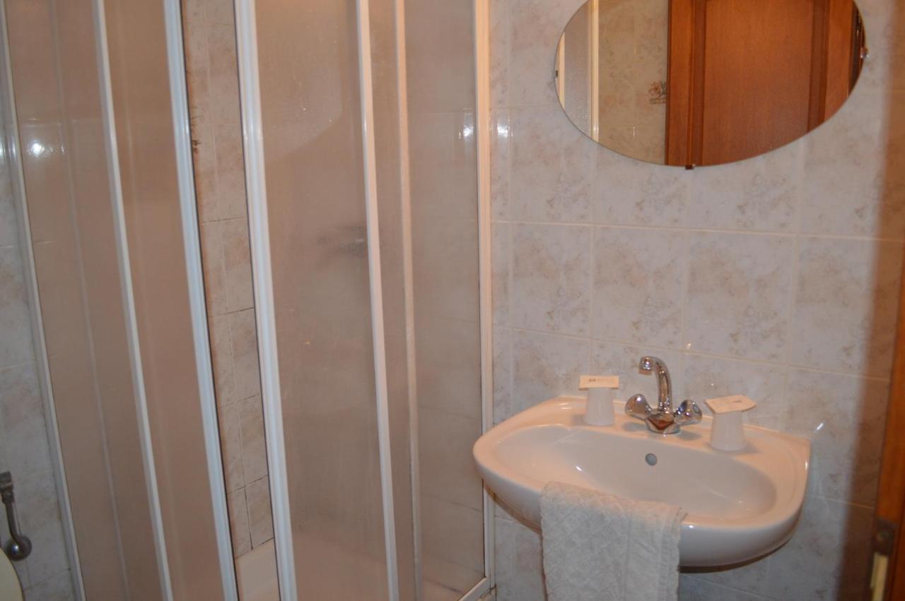 Hotel Au Picardy Nice Bagian luar foto